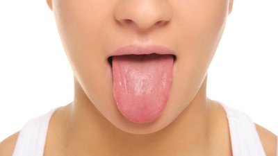 Защо четкането на езика е толкова важно?