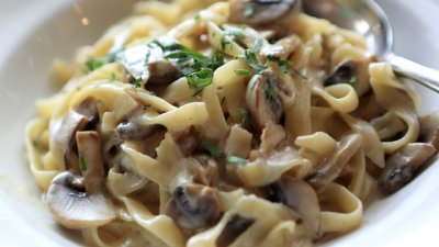 Фетучини с гъби и сметанов сос с градински чай