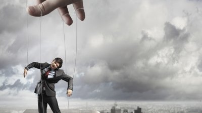 Как да се справим с емоционалните манипулатори
