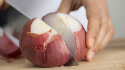 Бърз трик с лук против хлебарки