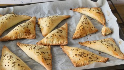 Бързи кифлички със сирене и ким