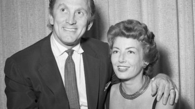 Близо 70 години брак: Тайните на успешната връзка на Кърк и Анн Дъглас