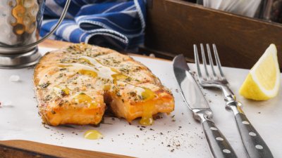 Глазирана сьомга с кайсии и джинджифил