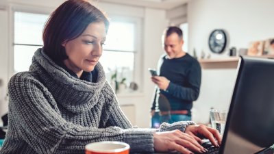 Как да работите от вкъщи с половинката си без да се избиете 