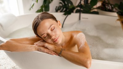 Какво се случва с тялото, ако стоите във ваната много дълго