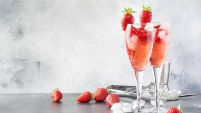 Коктейл „Ягодово Белини“ 