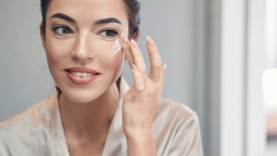 13 антиейдж съставки в кремовете за околоочния контур