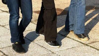 Падна забраната парижанките да са в панталони