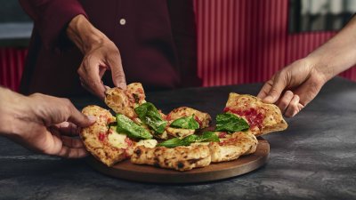 Домашна пица за 2 минути и половина? AEG PizzaExpert го превръща в реалност