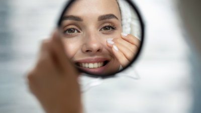 5 етерични масла за торбички под очите