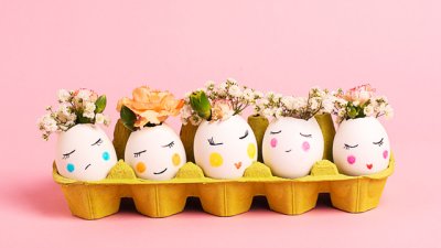 Минивази от яйчени черупки – красива декорация за Цветница и Великден