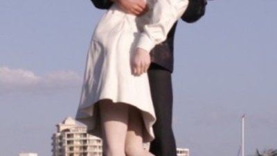 Влюбени в асансьора или между чаршафите