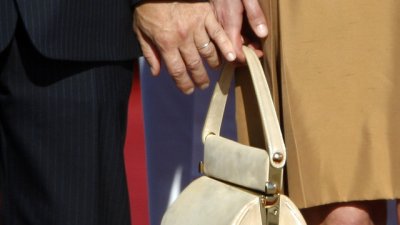 Флиртът с колеги е полезен за бизнеса