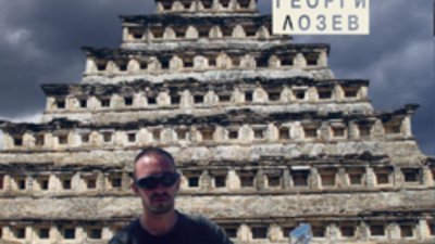 Български рокер с мотоциклет през джунглата на Гватемала и Никарагуа