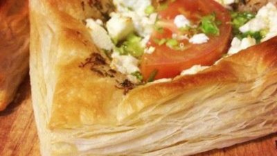 Тарти с бутертесто и козе сирене