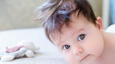 Какво представляват люспите по главата на бебето? 