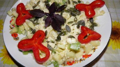 Салата с ябълки и авокадо