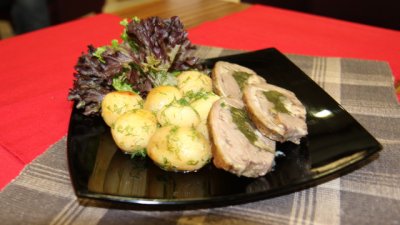 Агнешко роле със спанак, гъби и пресни картофки