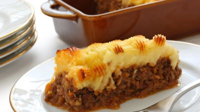 Овчарски пай с агнешко, гъби и моркови 