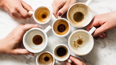 Лесен начин за почистване на чаши с ориз и оцет