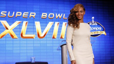 Прически за къдрави коси