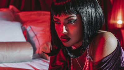 Dara изненада почитателите си с испанска версия на хита Mamacita