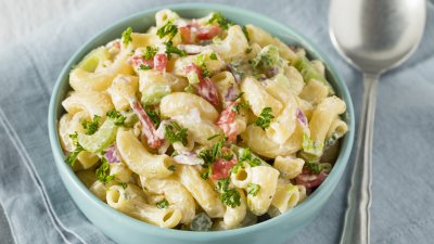 Макаронена салата с дресинг