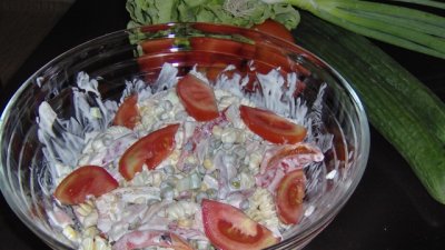 Пролетна салата с фусили