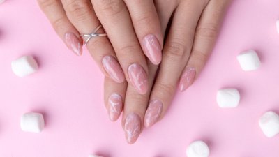 Нежни нюд маникюри (галерия) 
