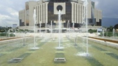 Оживяха отново фонтаните на НДК