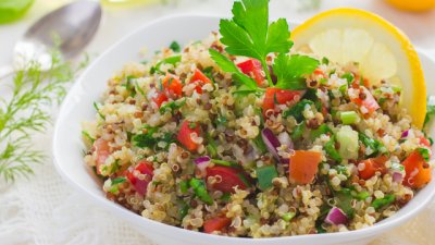 Супервитаминозна салата с киноа