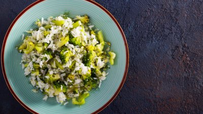 Броколи с ориз и яйца