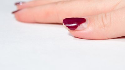 Неочаквани навици, които силно увреждат ноктите  