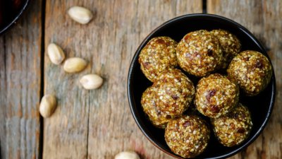 Здравословен десерт с ядки и сушени плодове