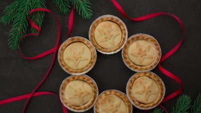 Коледни минипайове с ядки и сушени плодове