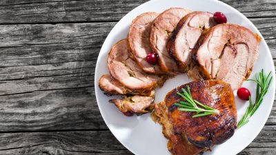 Глазирано свинско филе с ябълков сос