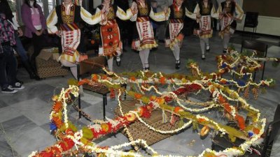 Как да си направим сами сурвачка за Нова година?