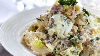 Картофена салата с пиле 