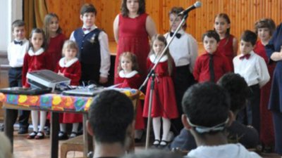 Чудеса от сламка показаха младежи, лишени от родителски грижи