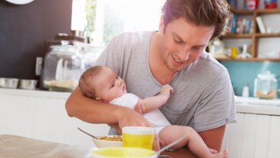 Татковци, обърнете внимание на бебетата си!