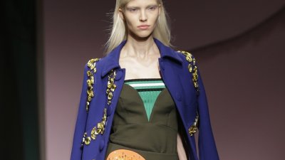 Разкошът на големите камъни в колекцията на Прада (видео)