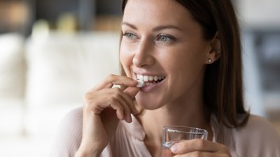 Опасно ли е да гълтате хапчетата без вода?