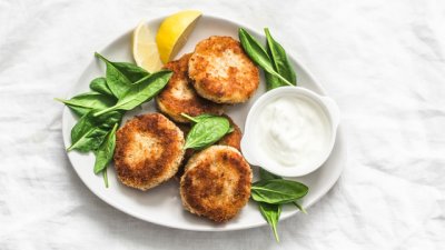 Кюфтета от сьомга с чеснова майонеза 