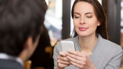 Защо жените не късат категорично с бившите си партньори?