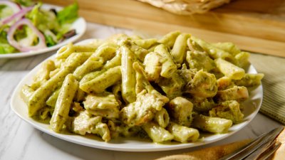 Паста с пиле и пикантни подправки 