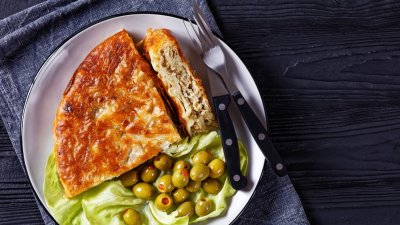 Вкусна баница с кайма и подправки