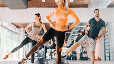 Кой плод помага за поддържане на костите здрави и силни?