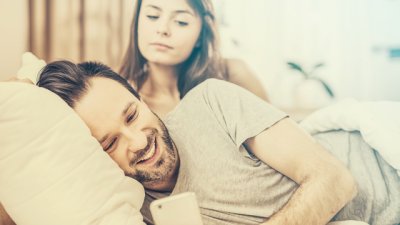 Как да потиснете ревността си преди да сте разрушили връзката си?