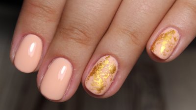 Маникюр в цвета за 2024 година – Peach Fuzz