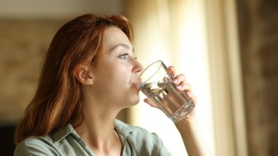 Защо сме жадни, след като хапнем нещо сладко